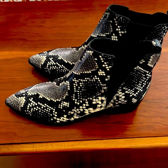Marc Fisher leather booties - Picture 1 of 4